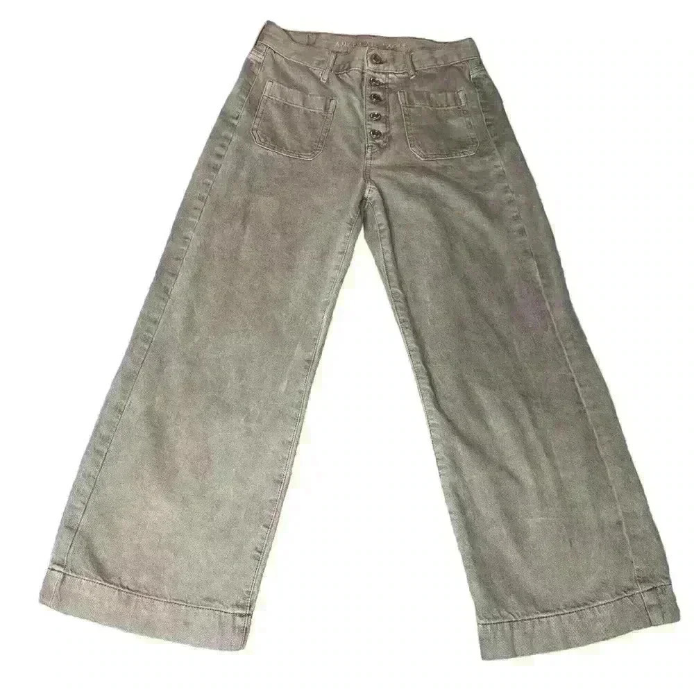 American Eagle Size 4. Button Fly Front. Green. Front pockets